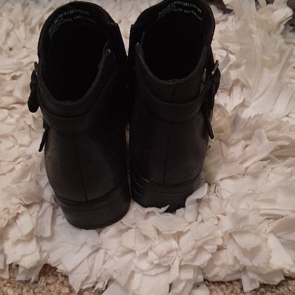 Shoes - Picture 3 of 4